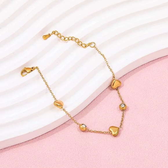 18K Gold Plated Heart Bracelet - Picture 3 of 5